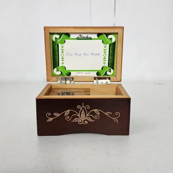 Linden A Young Girl Reading By Fragonard Japan Wood Music Box - Picture 5 of 10